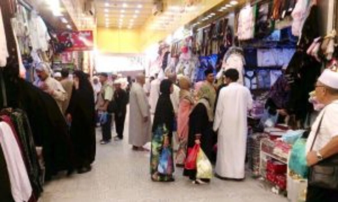 Makkah Vendors Banned from Selling Holy Mosque Souvenirs