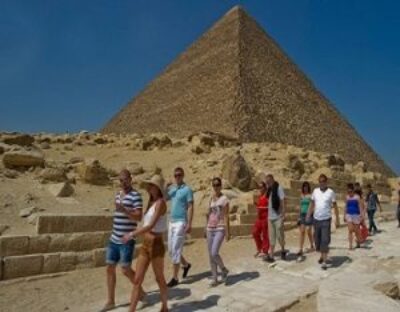 إيرادات مصر من السياحة تقفز 77% بالنصف الأول لـ2018 وعدد السياح يزيد 41%